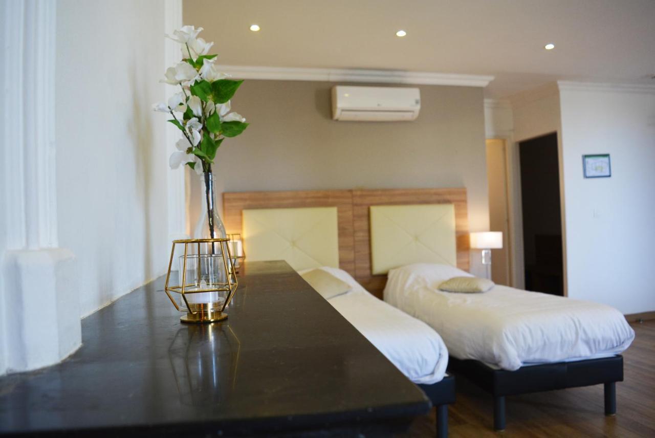 Le Grand Hôtel Molière Pézenas Esterno foto